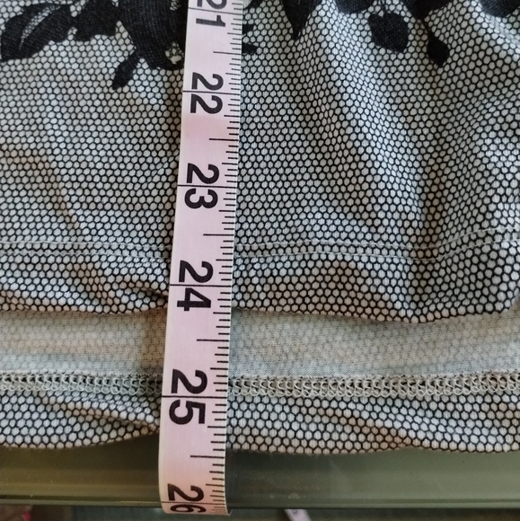 Issac Mizrahi Lace Print top - Picture 10 of 10